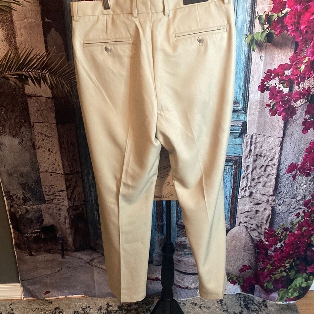 Greg Norman Tan‎ pleated pants NWT, size 34 x 30
